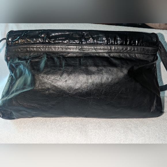 Vintage Manolucci black leather shoulder clutch bag. - Picture 2 of 12